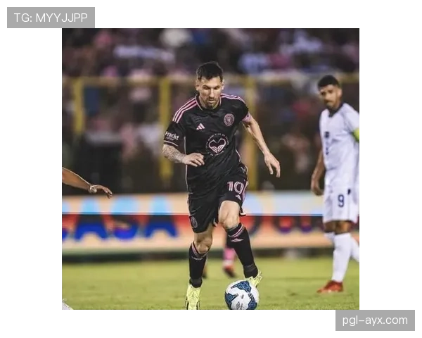 足球明星大秀球技状态回暖，精彩表现引球迷热议